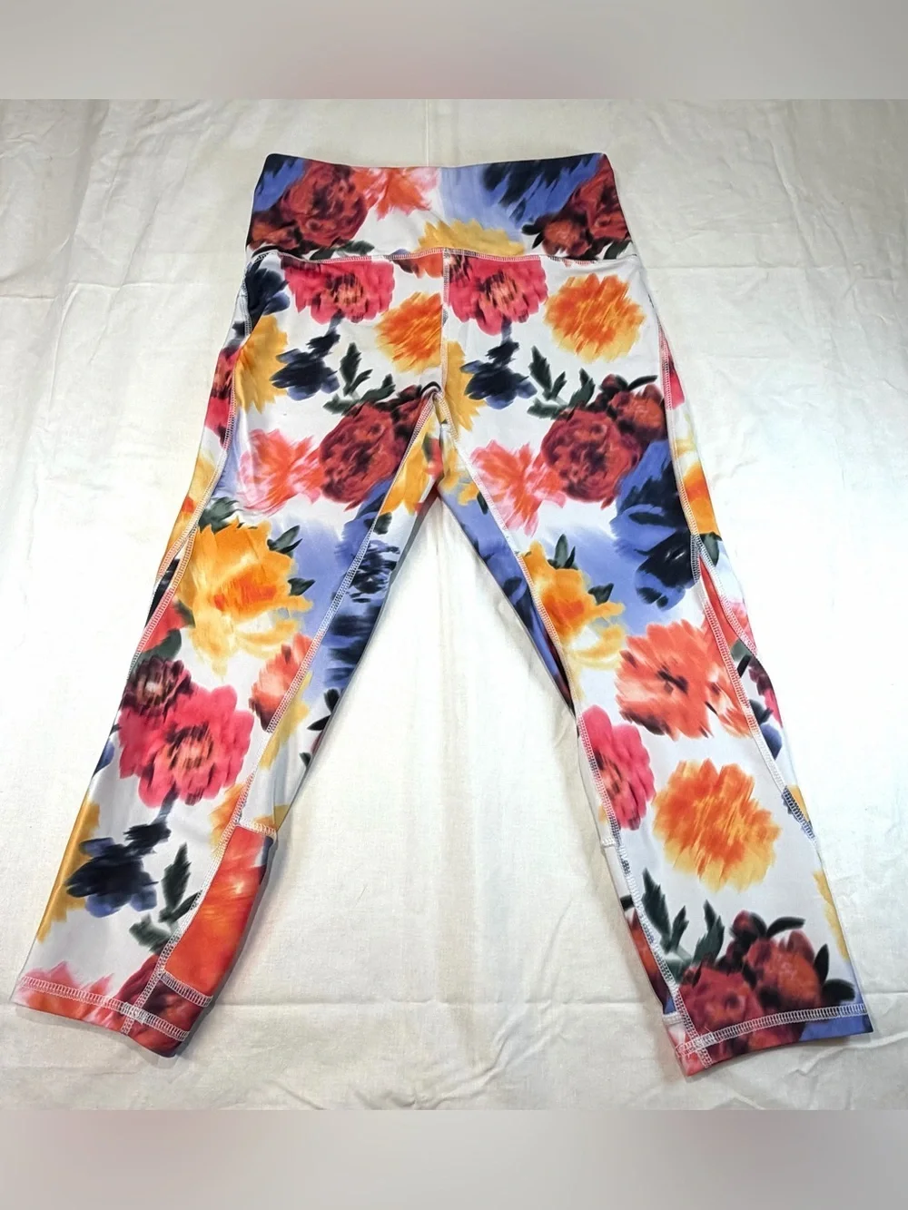 Marika Woman’s Leggings with Vibrant Floral Design